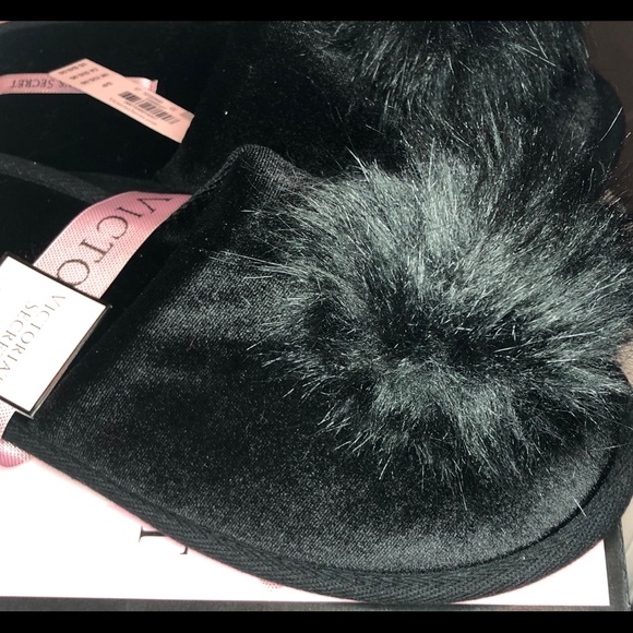 NWT - Victoria’s Secret Pom Slippers - Size Small - Picture 3 of 5